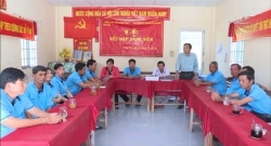 Ảnh: Chi bộ ấp Lô 15, xã Hưng Yên, sinh hoạt đảng viên