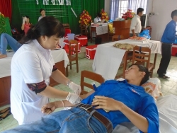 Hơn 250 đoàn viên, thanh niên và quần chúng nhân dân tham gia hiến máu tình nguyện đợt II/2016